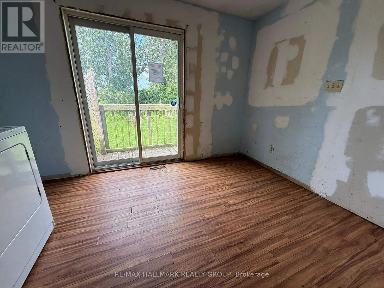 12 CIRCLE DRIVE S