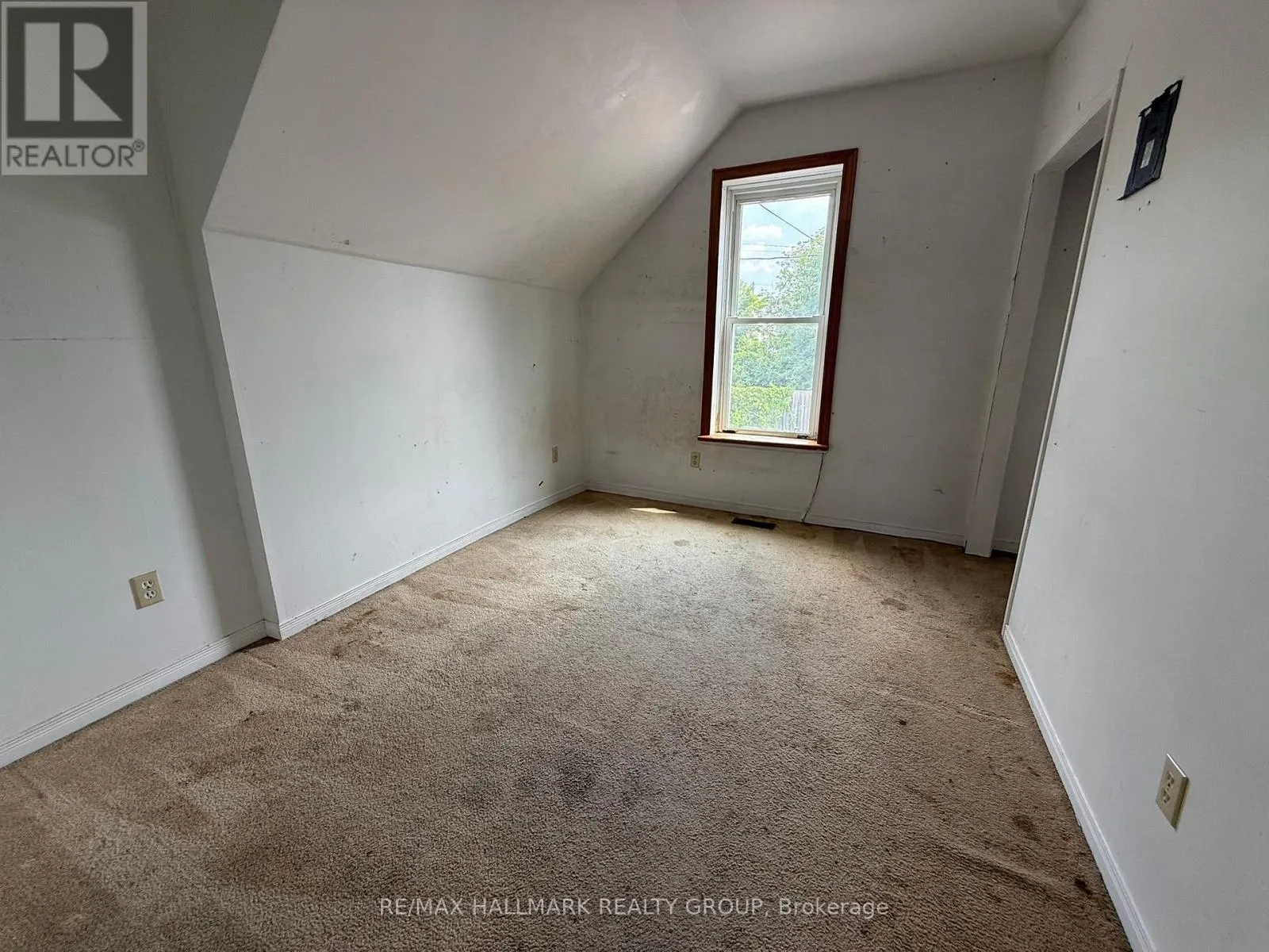 12 CIRCLE DRIVE S