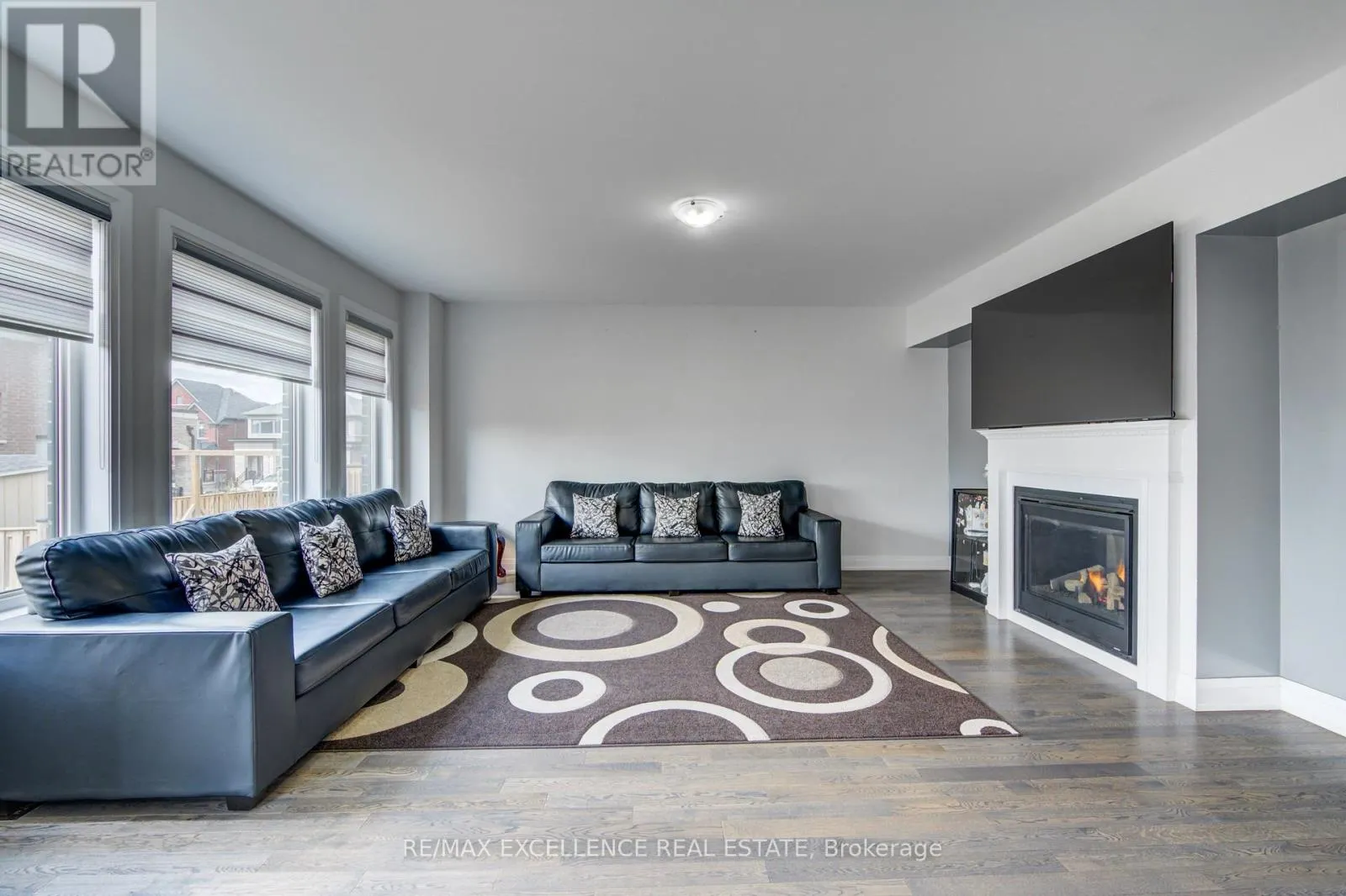 1080 EDINBURGH DRIVE