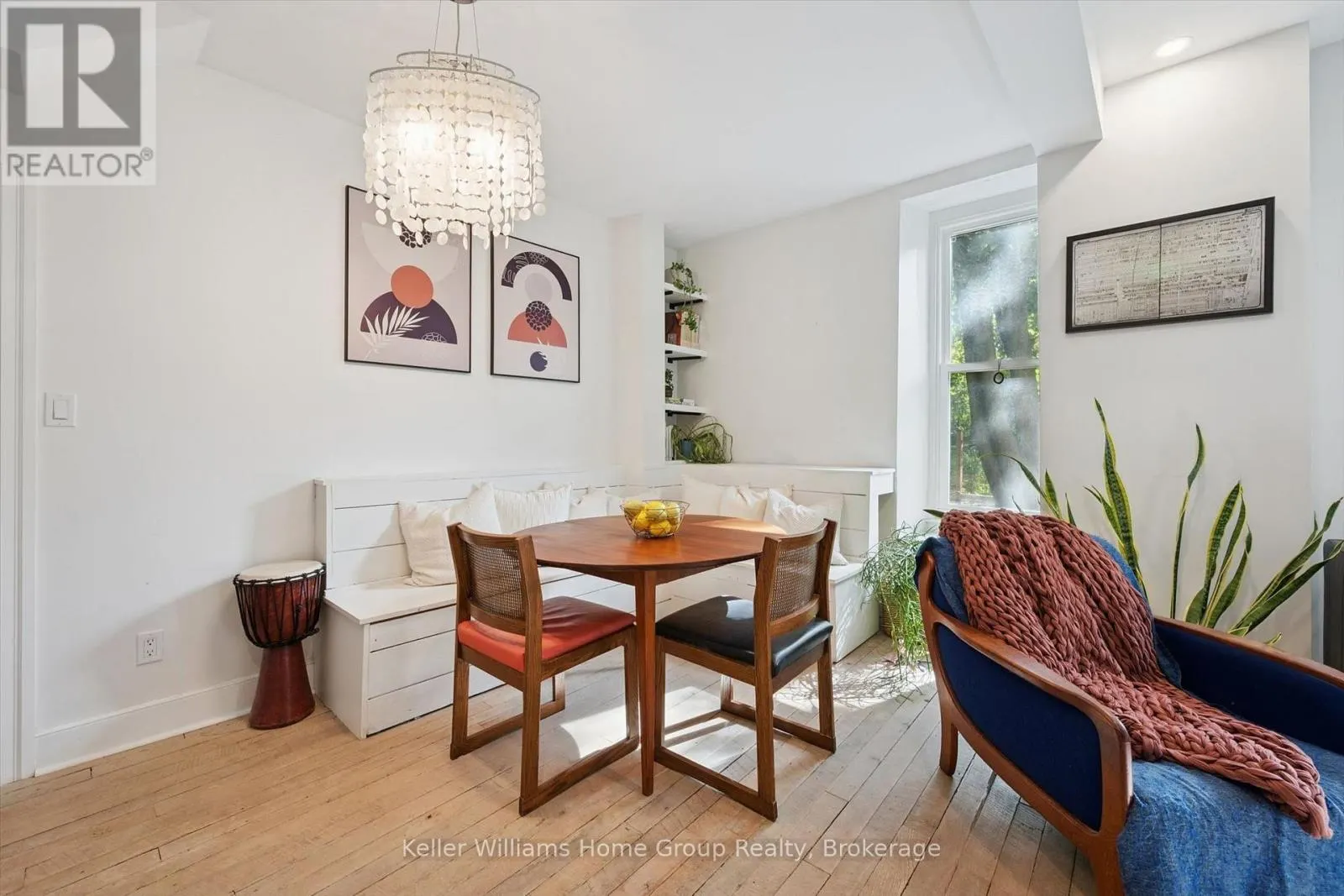 37 ARTHUR STREET N