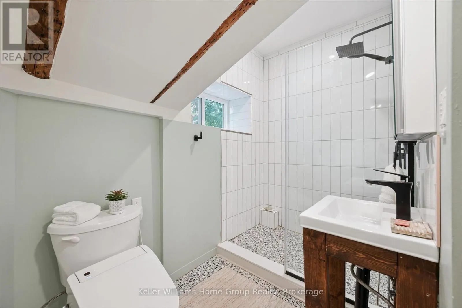37 ARTHUR STREET N
