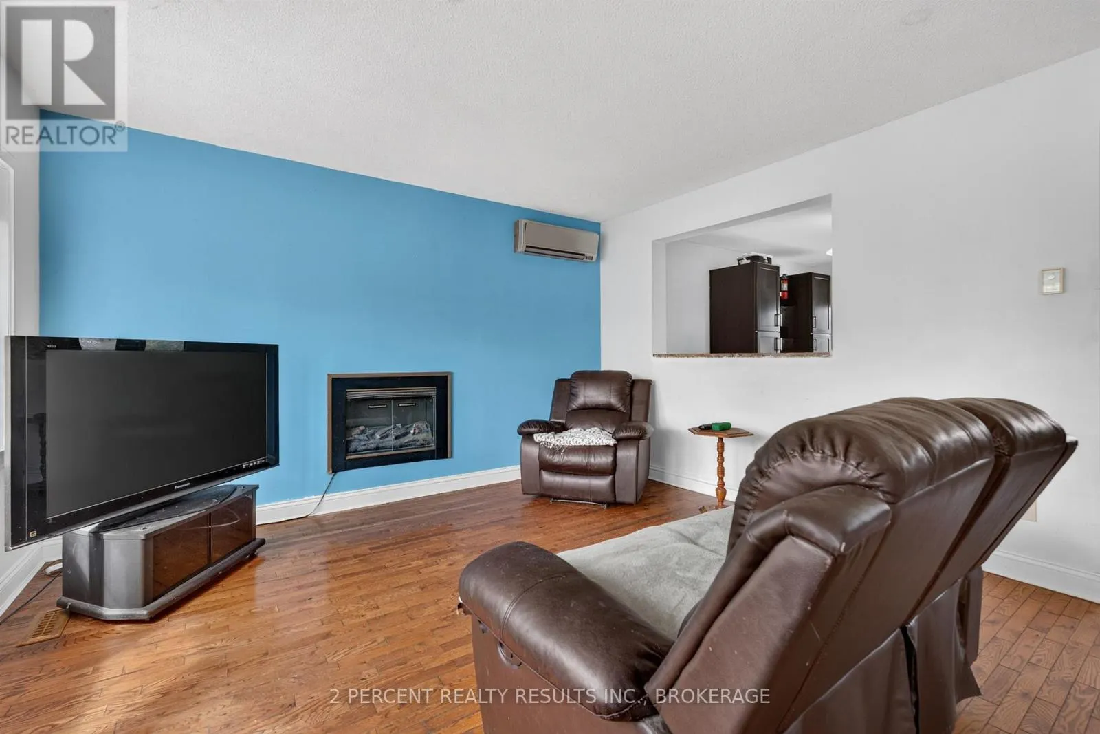 1046 PINEWOOD PLACE