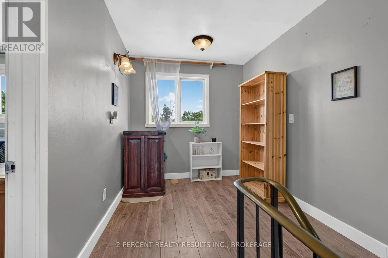 1046 PINEWOOD PLACE