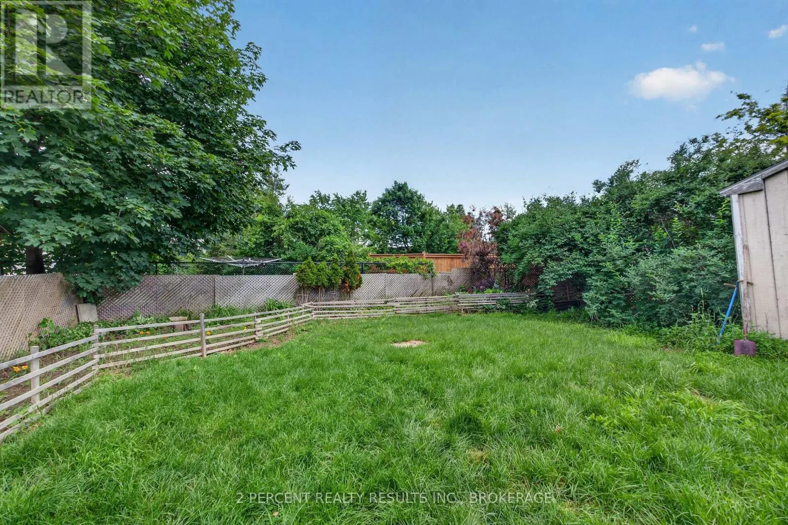 1046 PINEWOOD PLACE