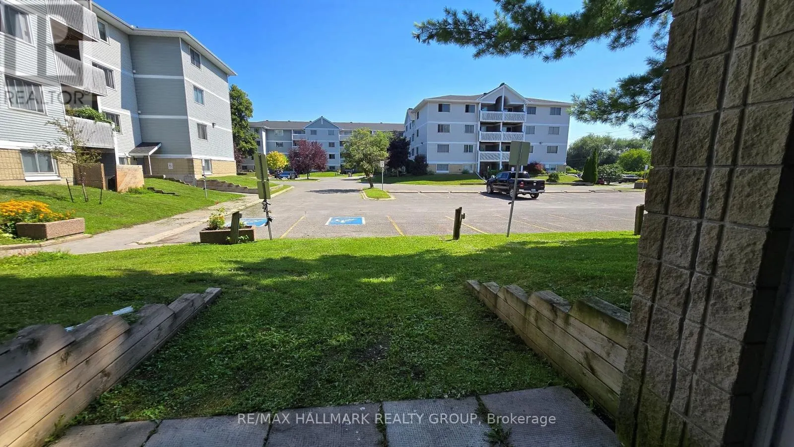 101 - 214 VIEWMOUNT DRIVE