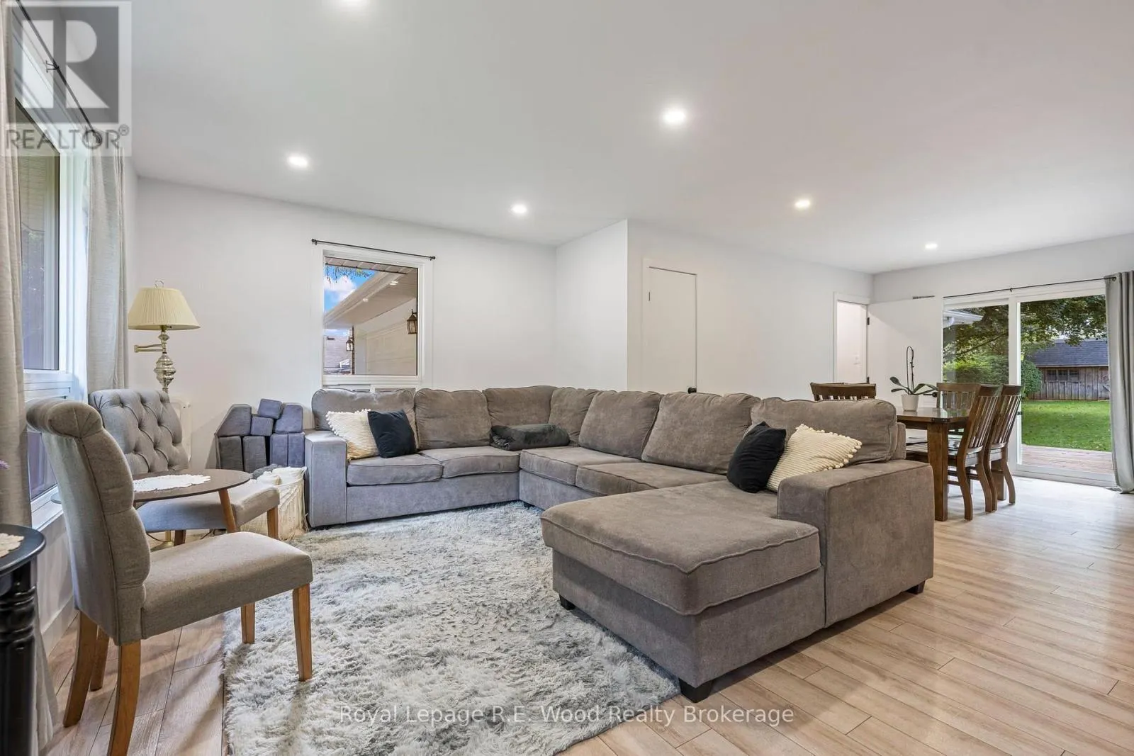 19 QUEEN STREET E