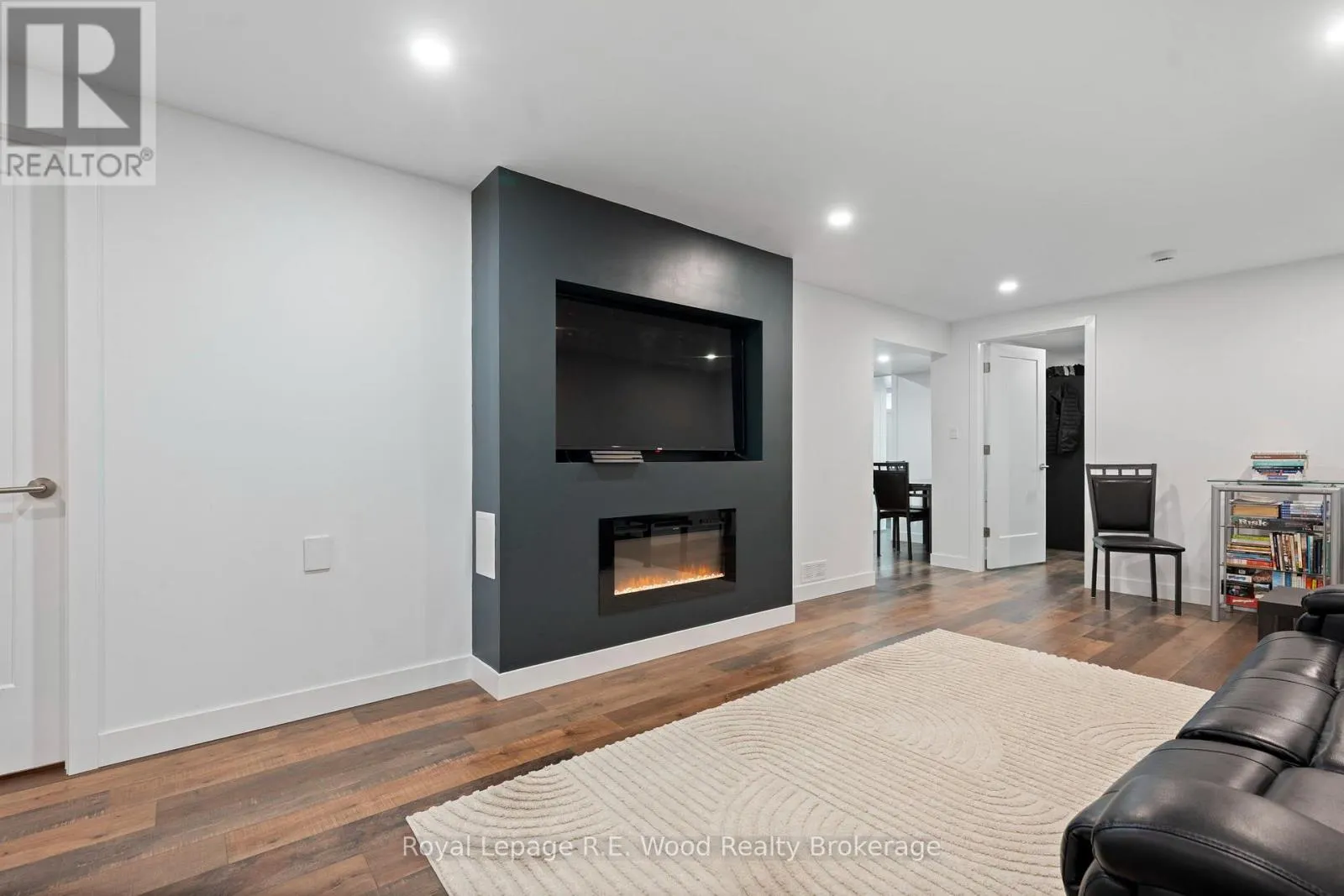 19 QUEEN STREET E