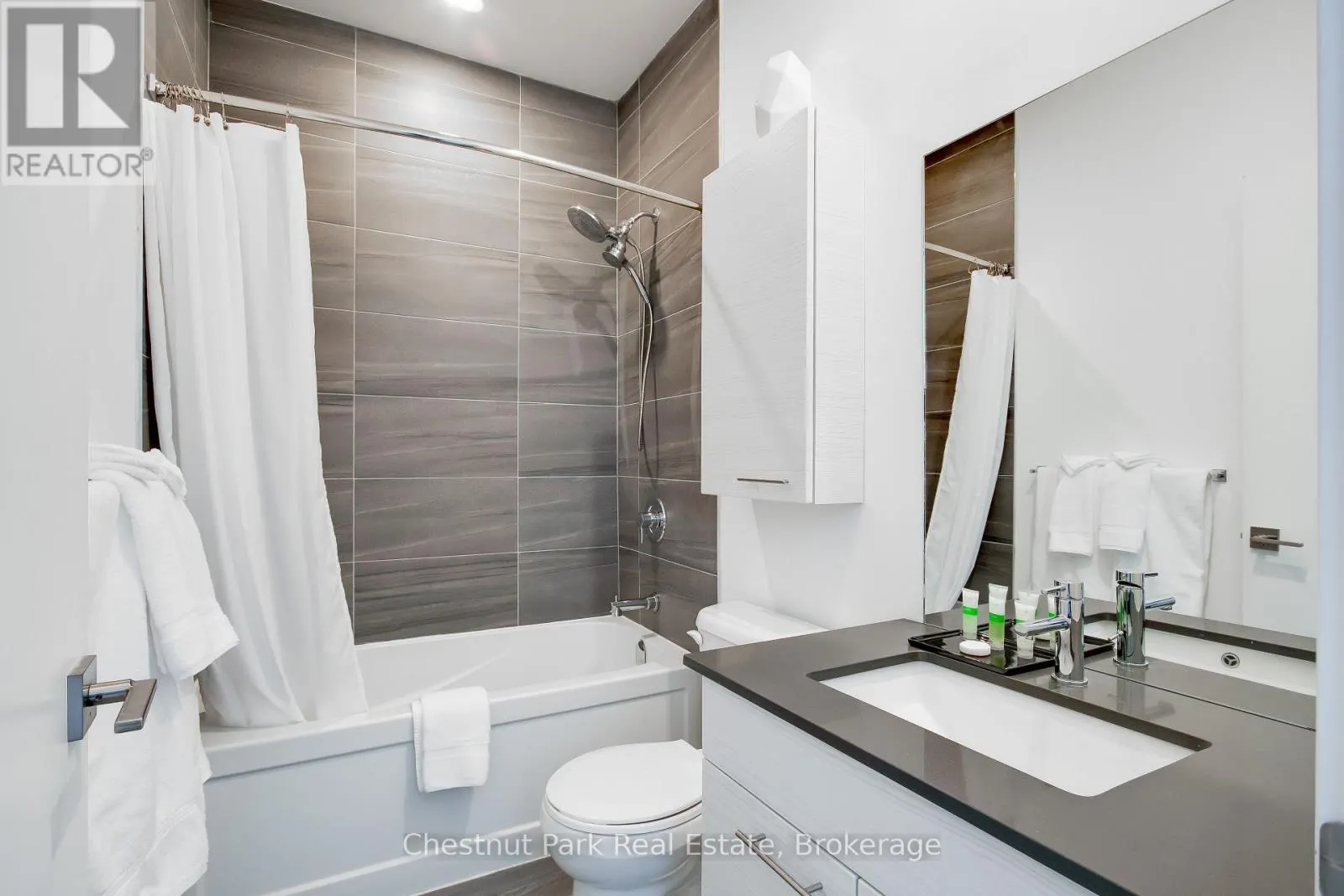 404 - 120 CARRICK TRAIL #404