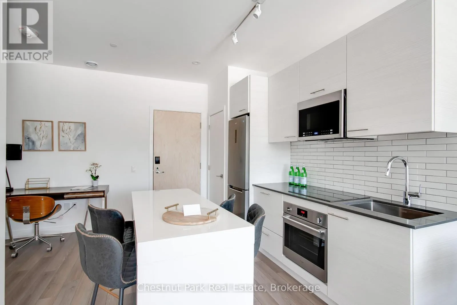 404 - 120 CARRICK TRAIL #404