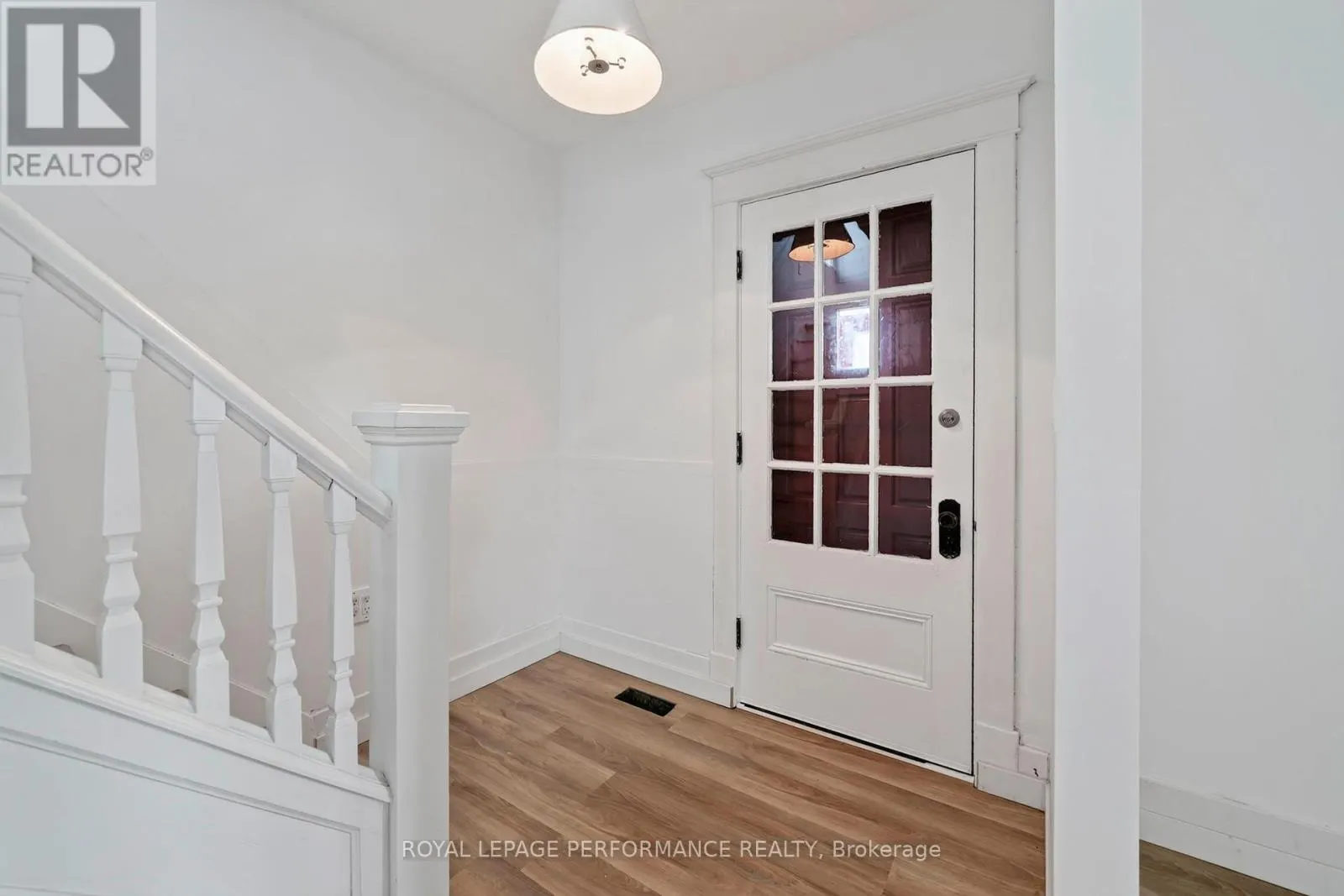 139 EIGHTH STREET W
