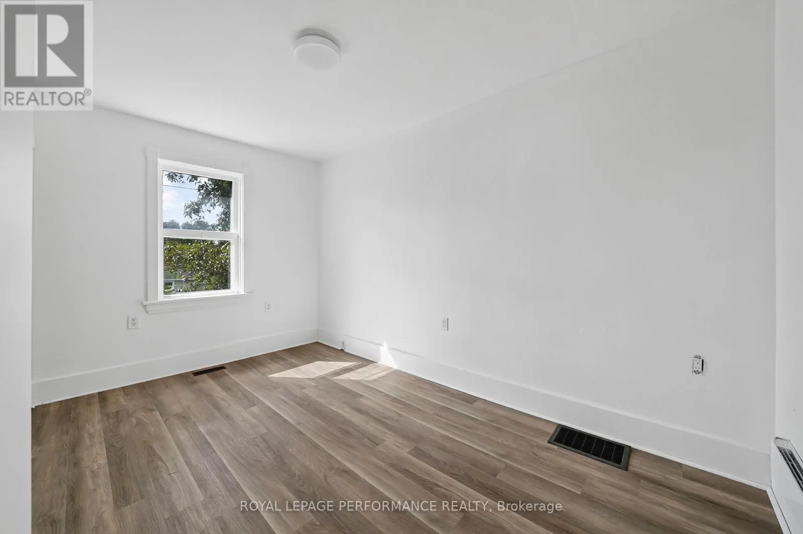 139 EIGHTH STREET W