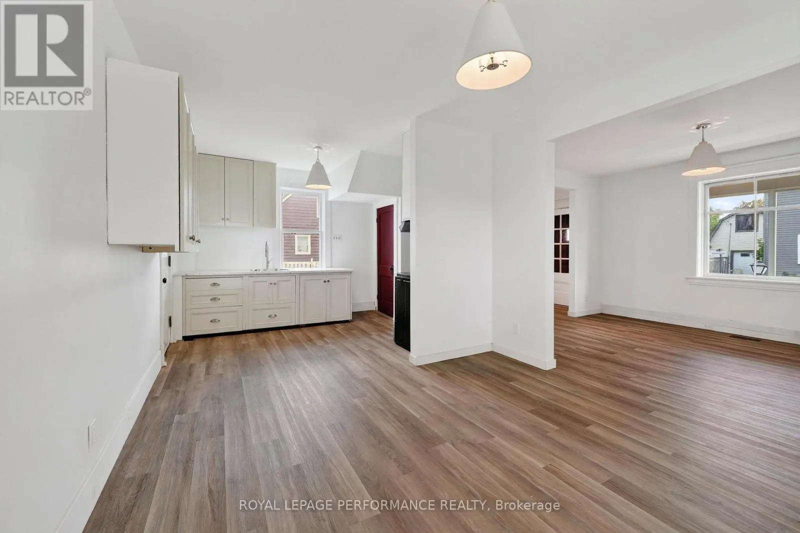 139 EIGHTH STREET W