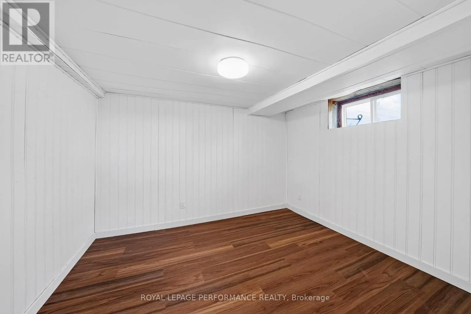 139 EIGHTH STREET W