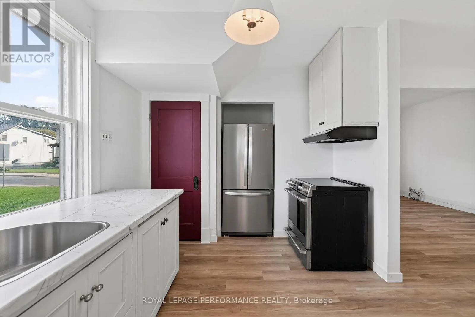 139 EIGHTH STREET W