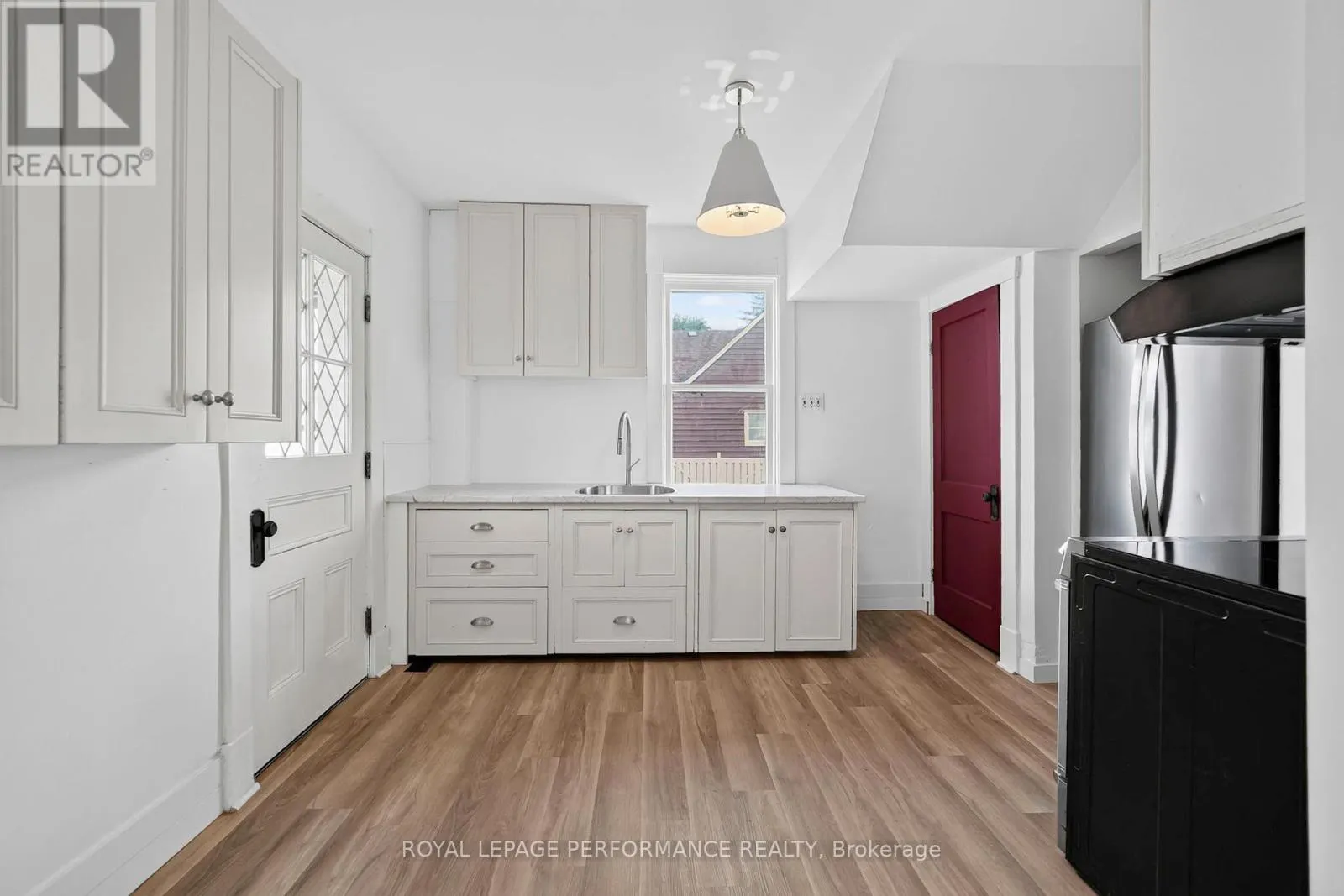 139 EIGHTH STREET W