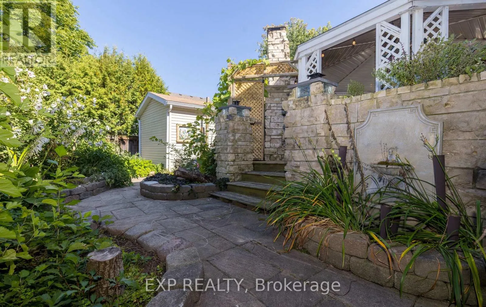 105 HAMPSON CRESCENT
