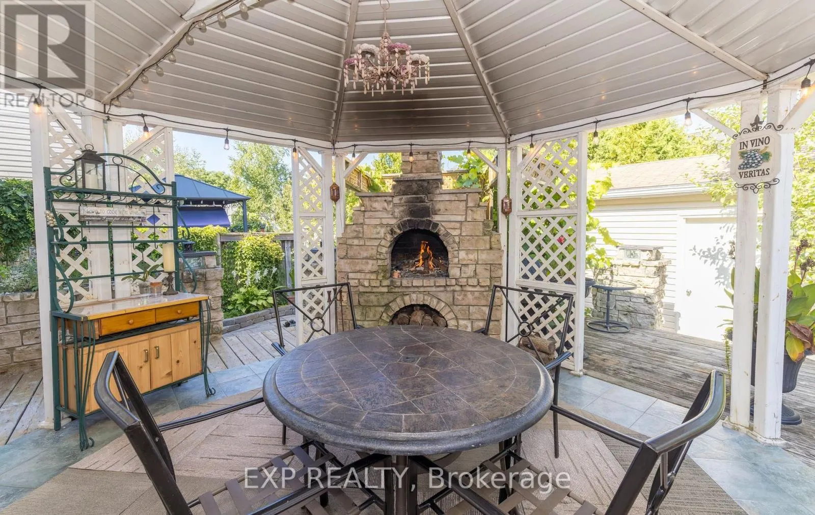 105 HAMPSON CRESCENT