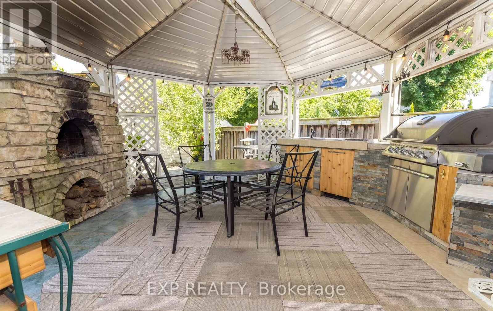 105 HAMPSON CRESCENT