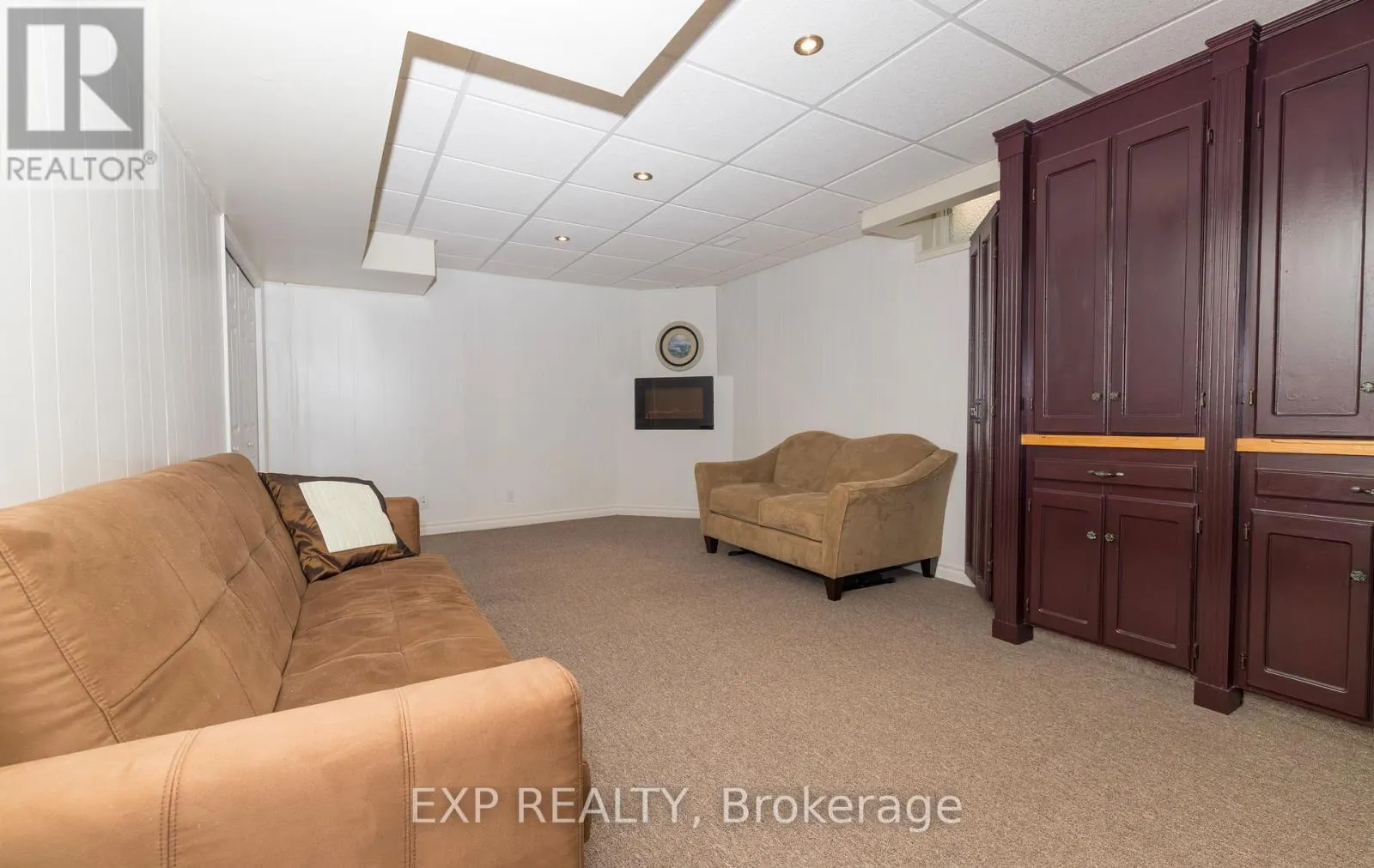 105 HAMPSON CRESCENT