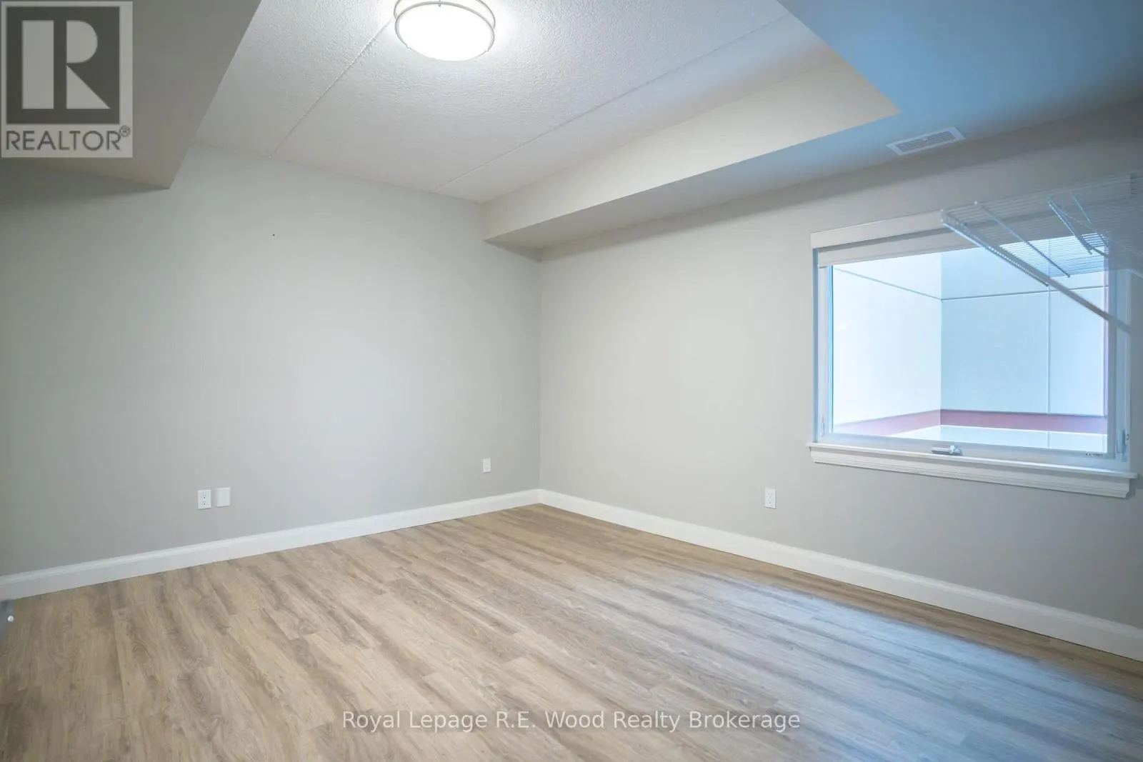 202 - 8 CENTRE STREET #202