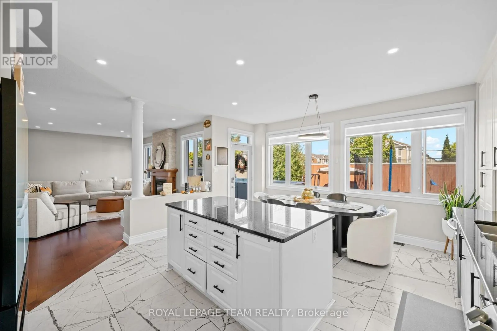 732 LAKEBREEZE CIRCLE