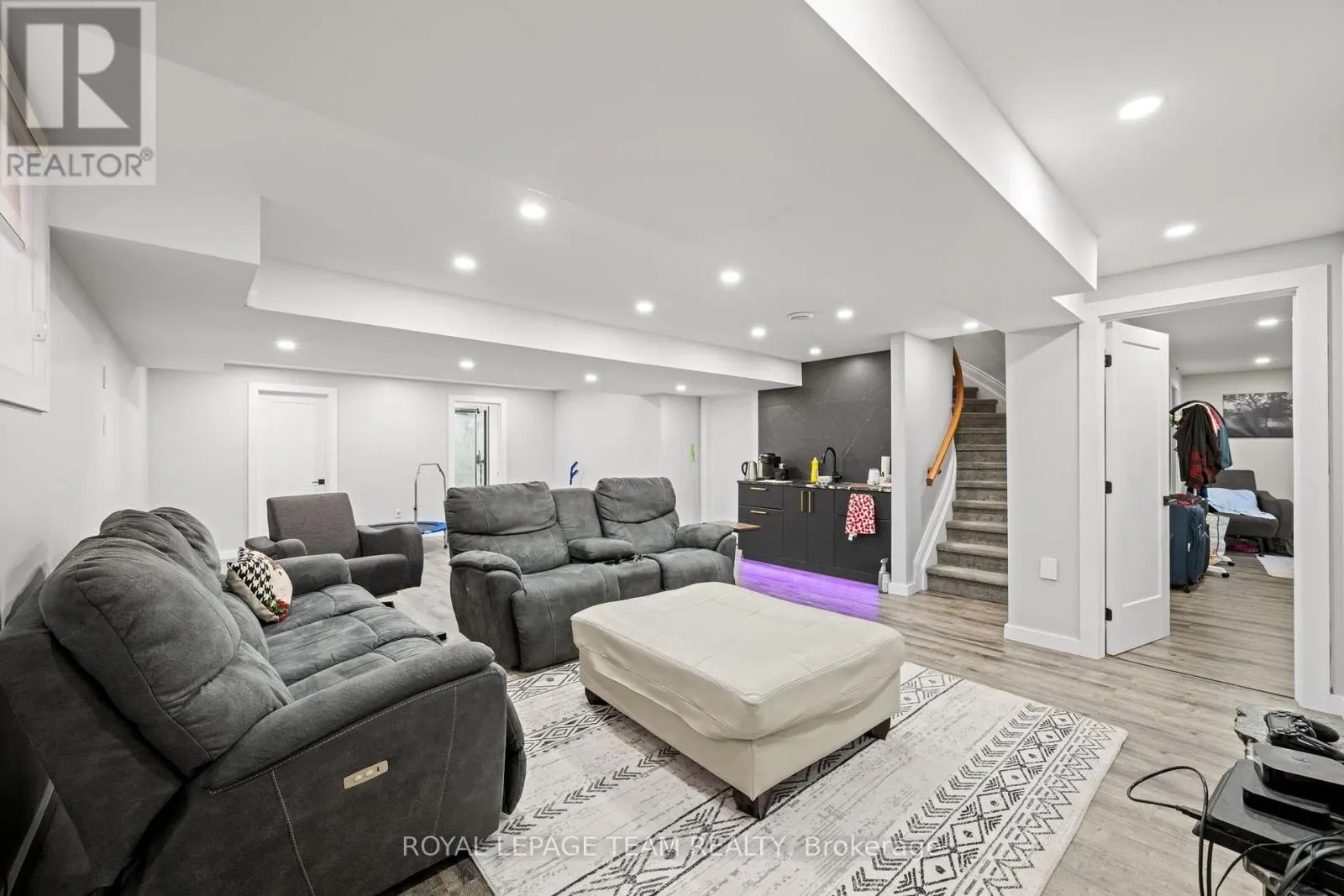732 LAKEBREEZE CIRCLE
