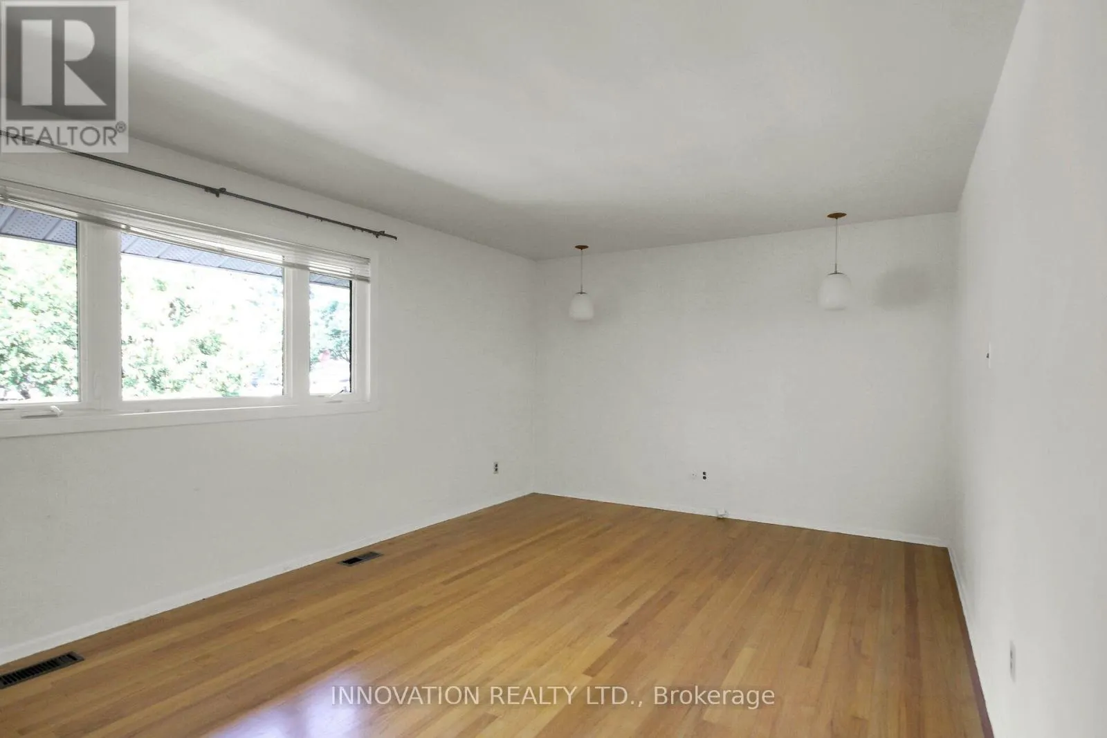 1136 CASTLE HILL CRESCENT