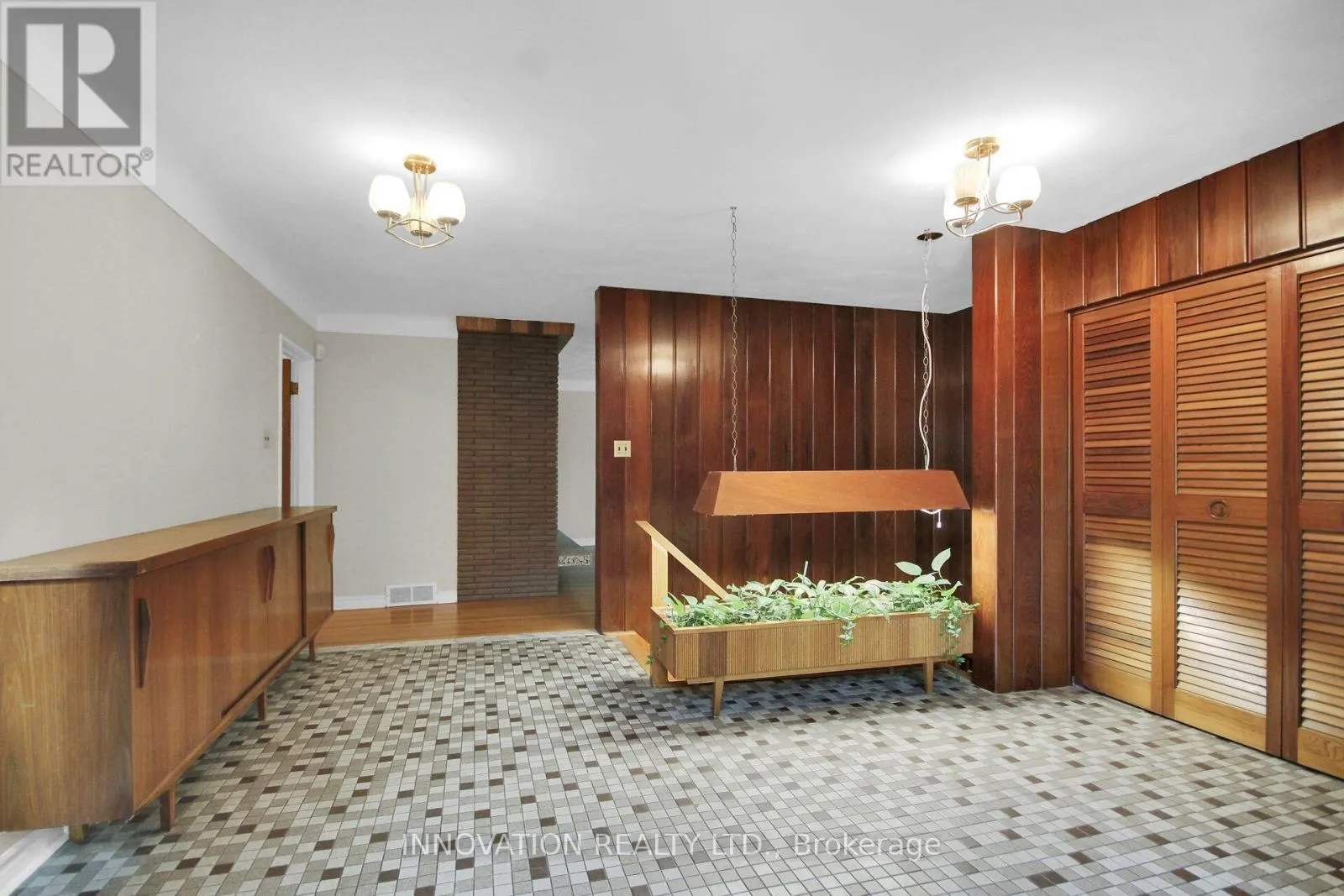 1136 CASTLE HILL CRESCENT