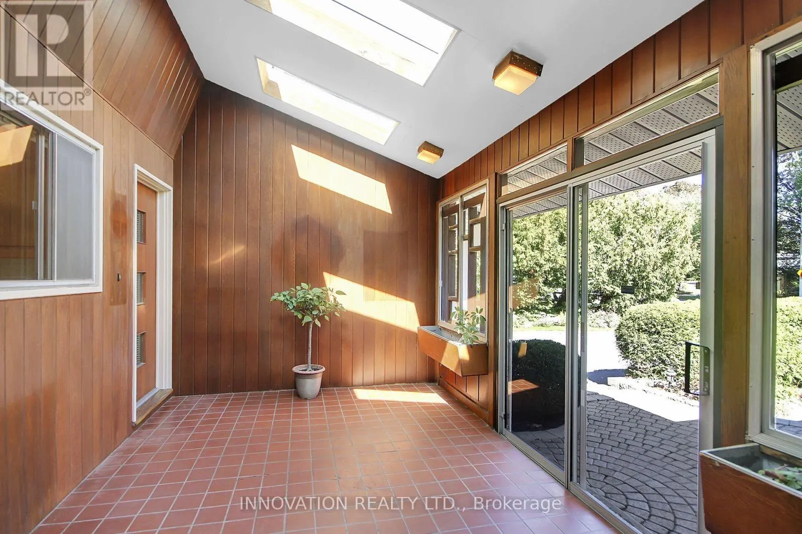 1136 CASTLE HILL CRESCENT