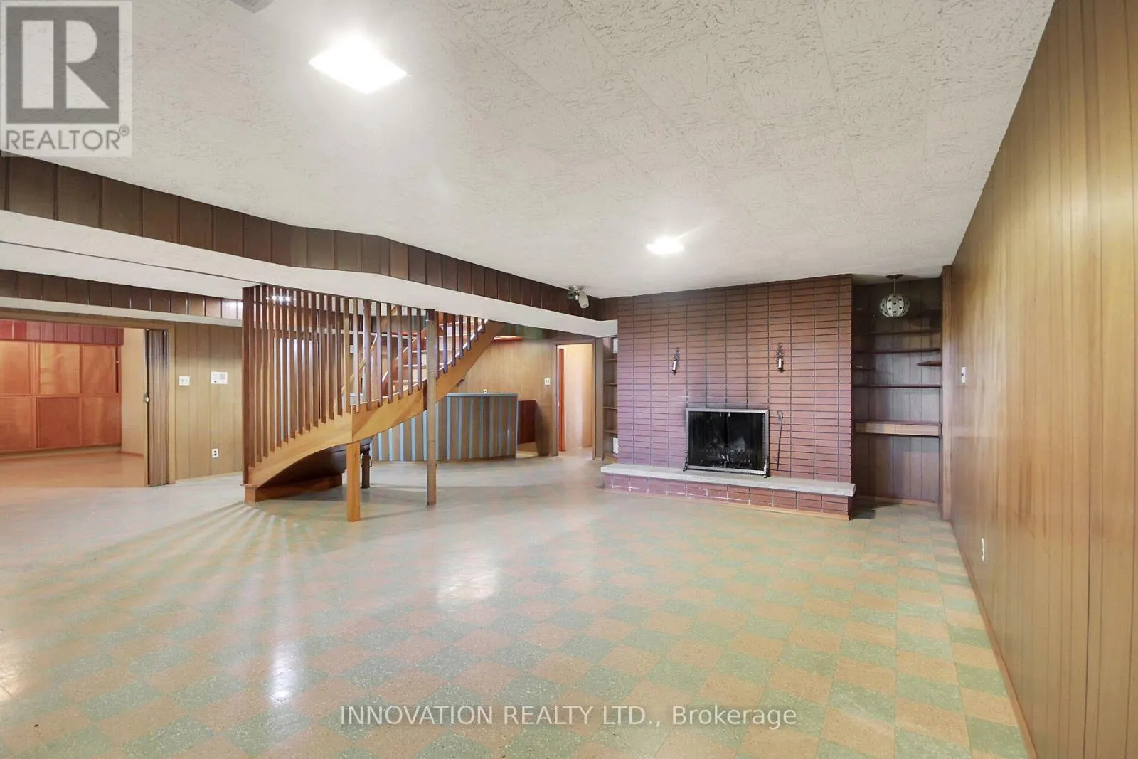1136 CASTLE HILL CRESCENT