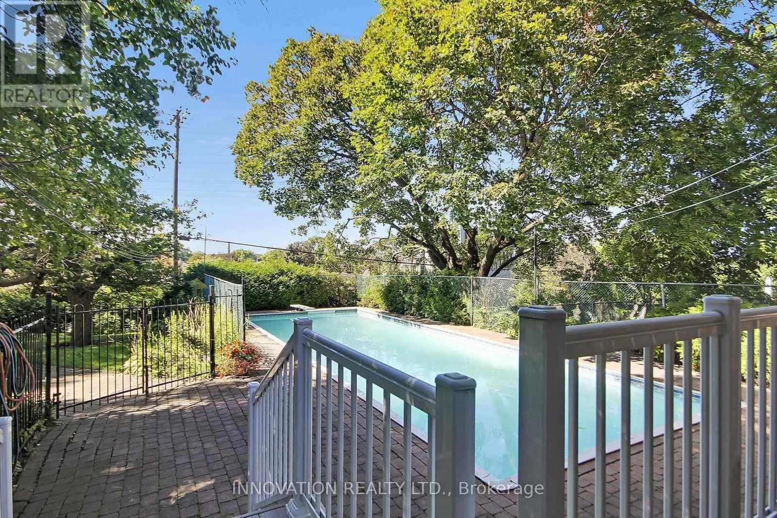 1136 CASTLE HILL CRESCENT