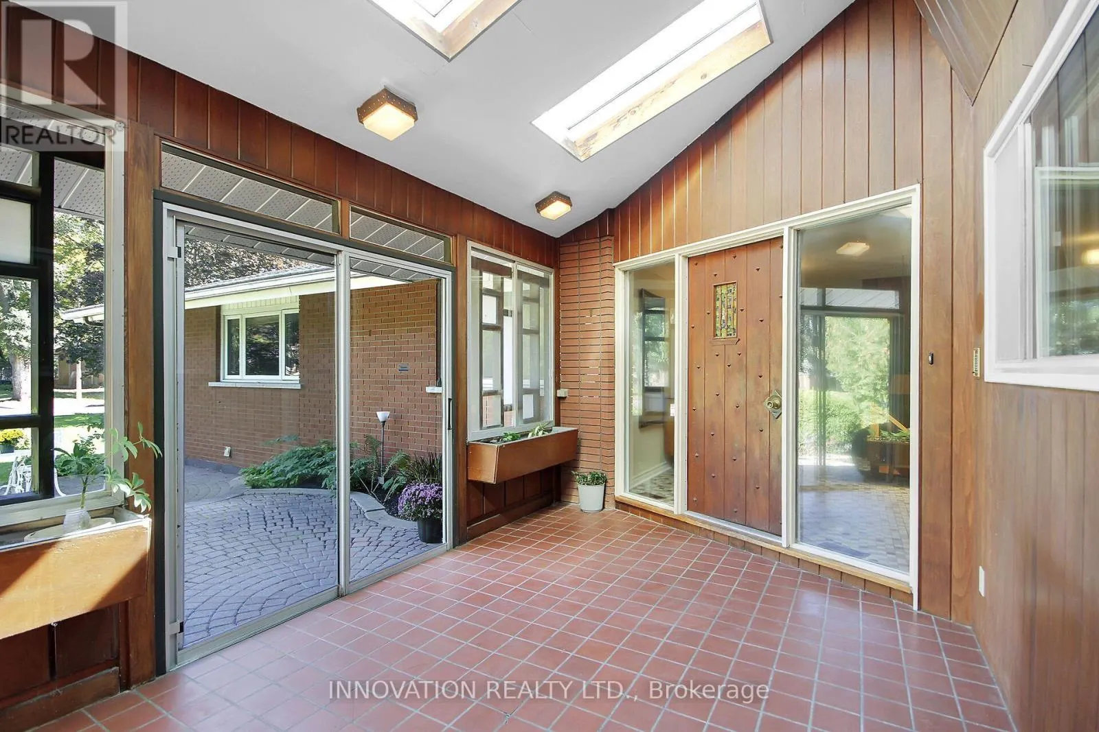 1136 CASTLE HILL CRESCENT