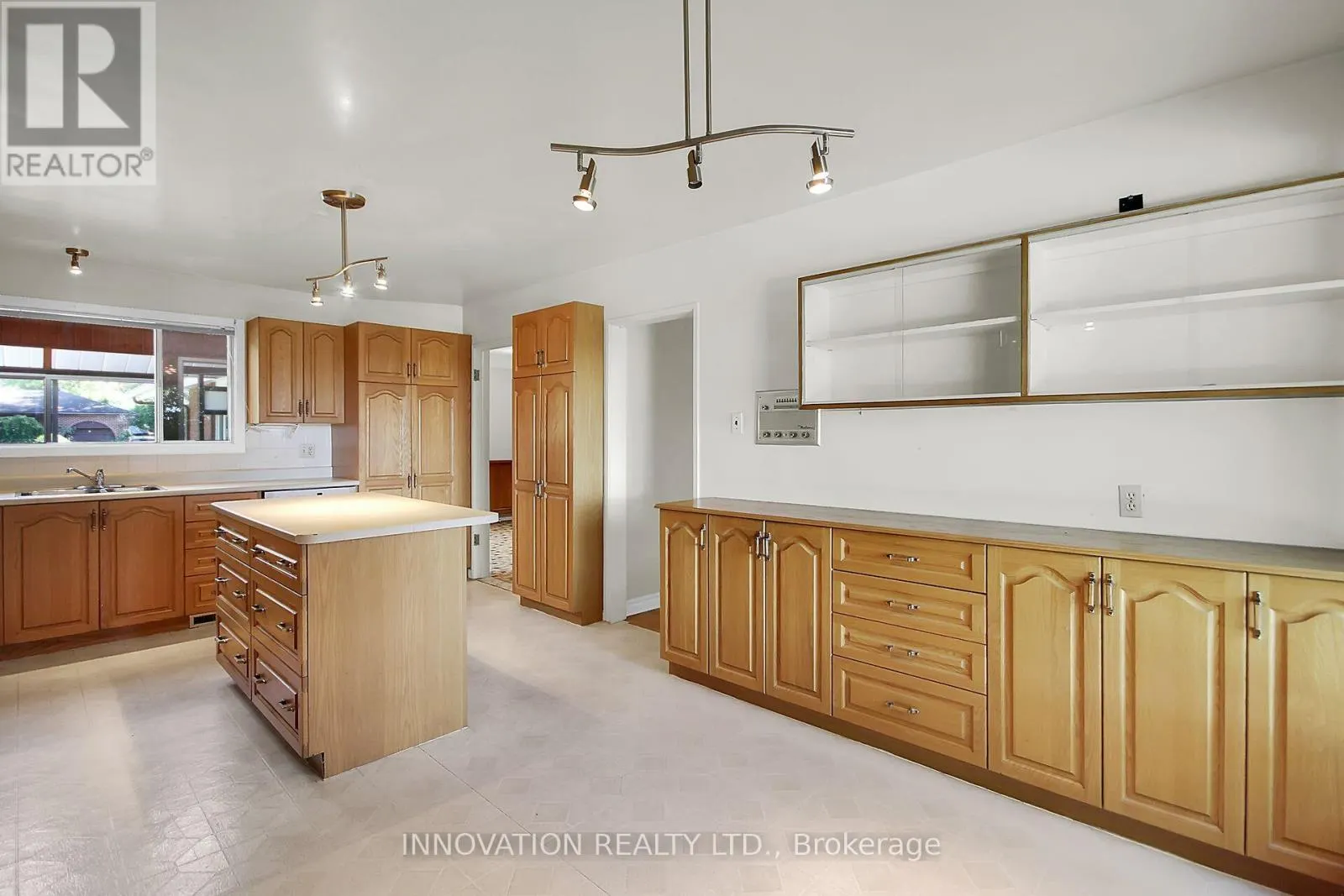 1136 CASTLE HILL CRESCENT