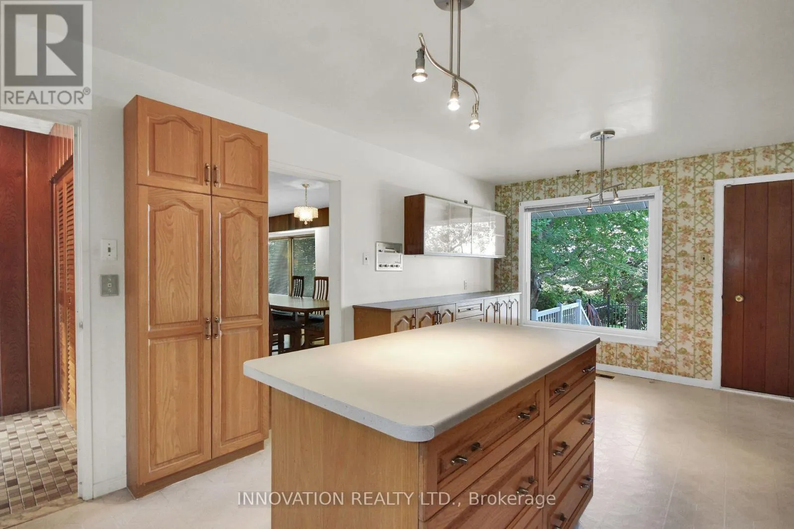 1136 CASTLE HILL CRESCENT