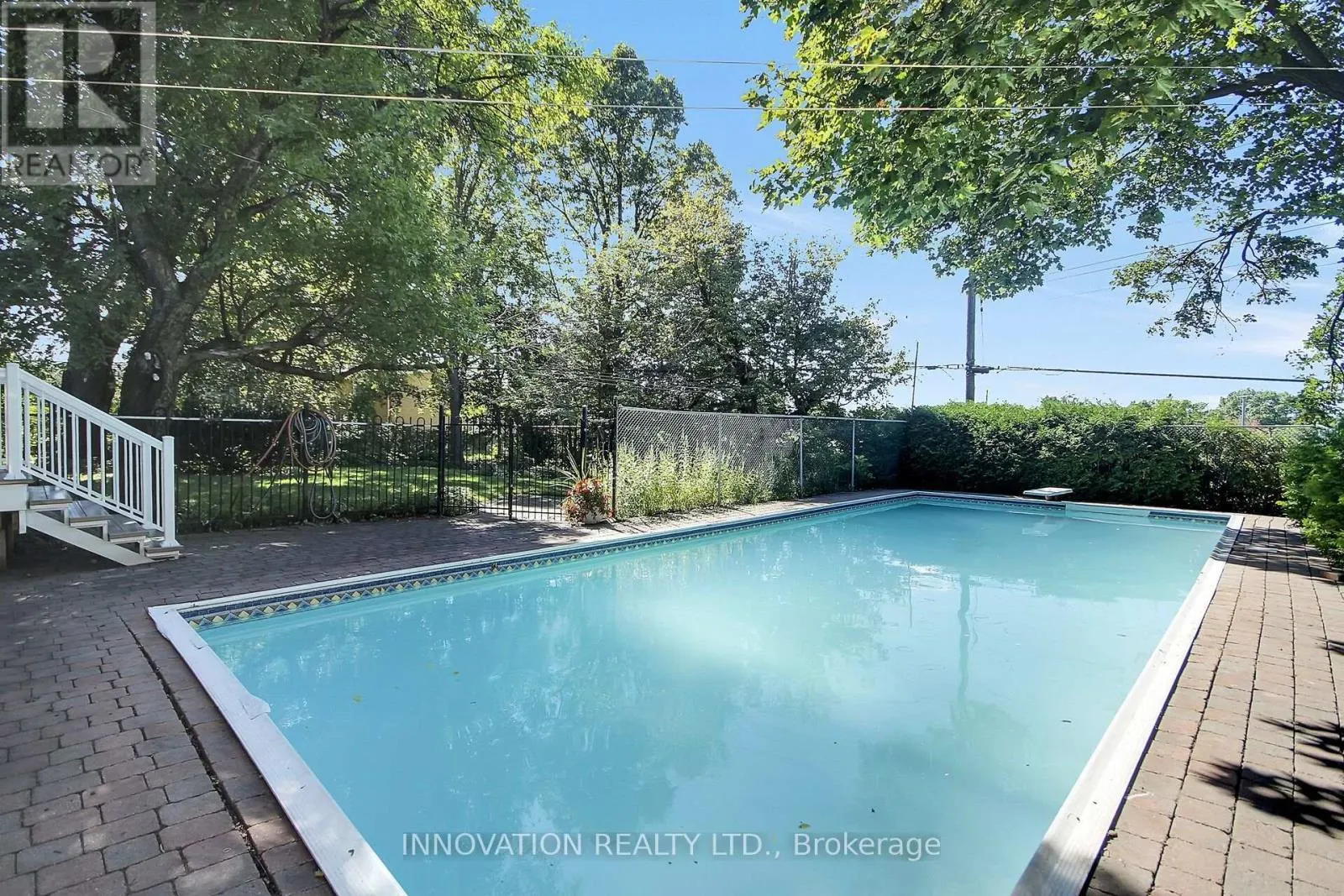 1136 CASTLE HILL CRESCENT