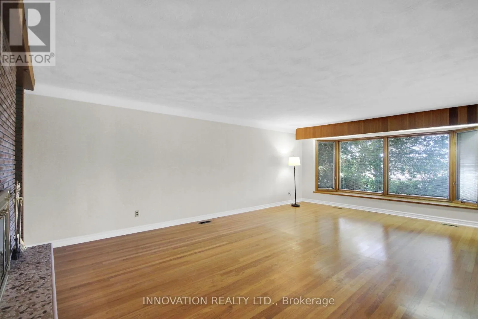 1136 CASTLE HILL CRESCENT