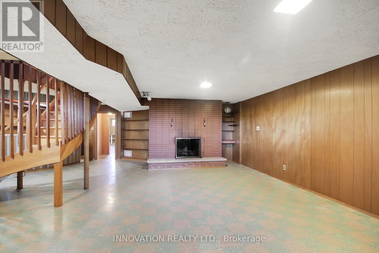 1136 CASTLE HILL CRESCENT