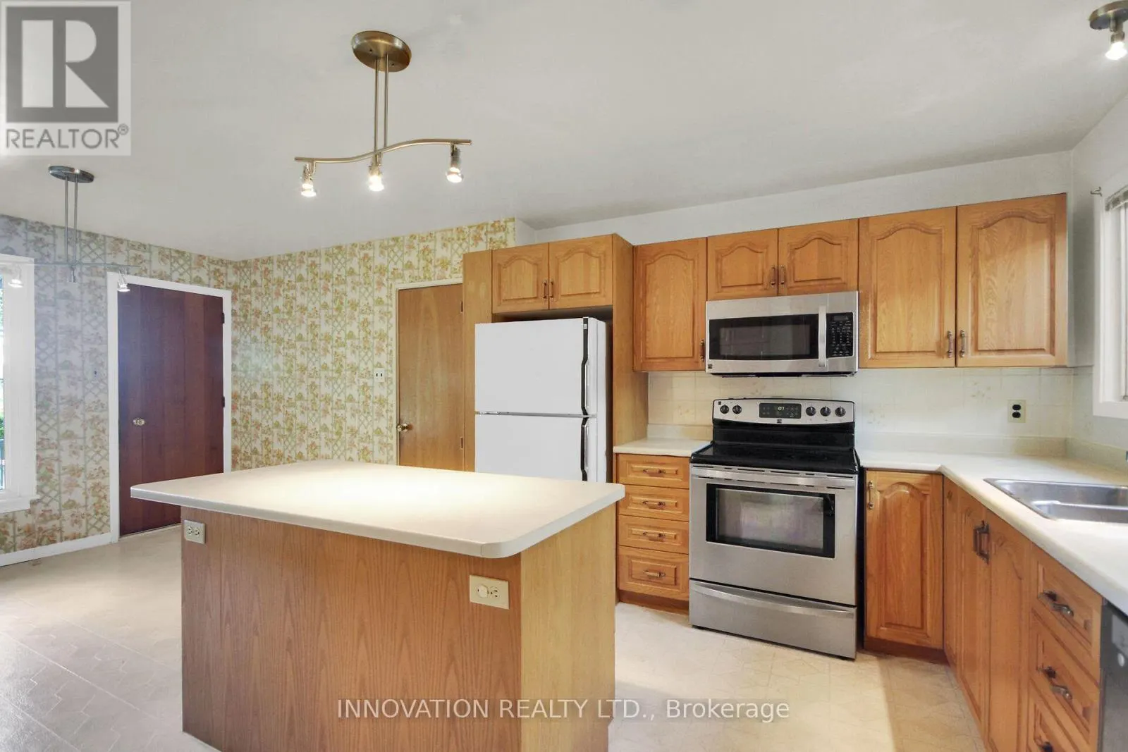 1136 CASTLE HILL CRESCENT