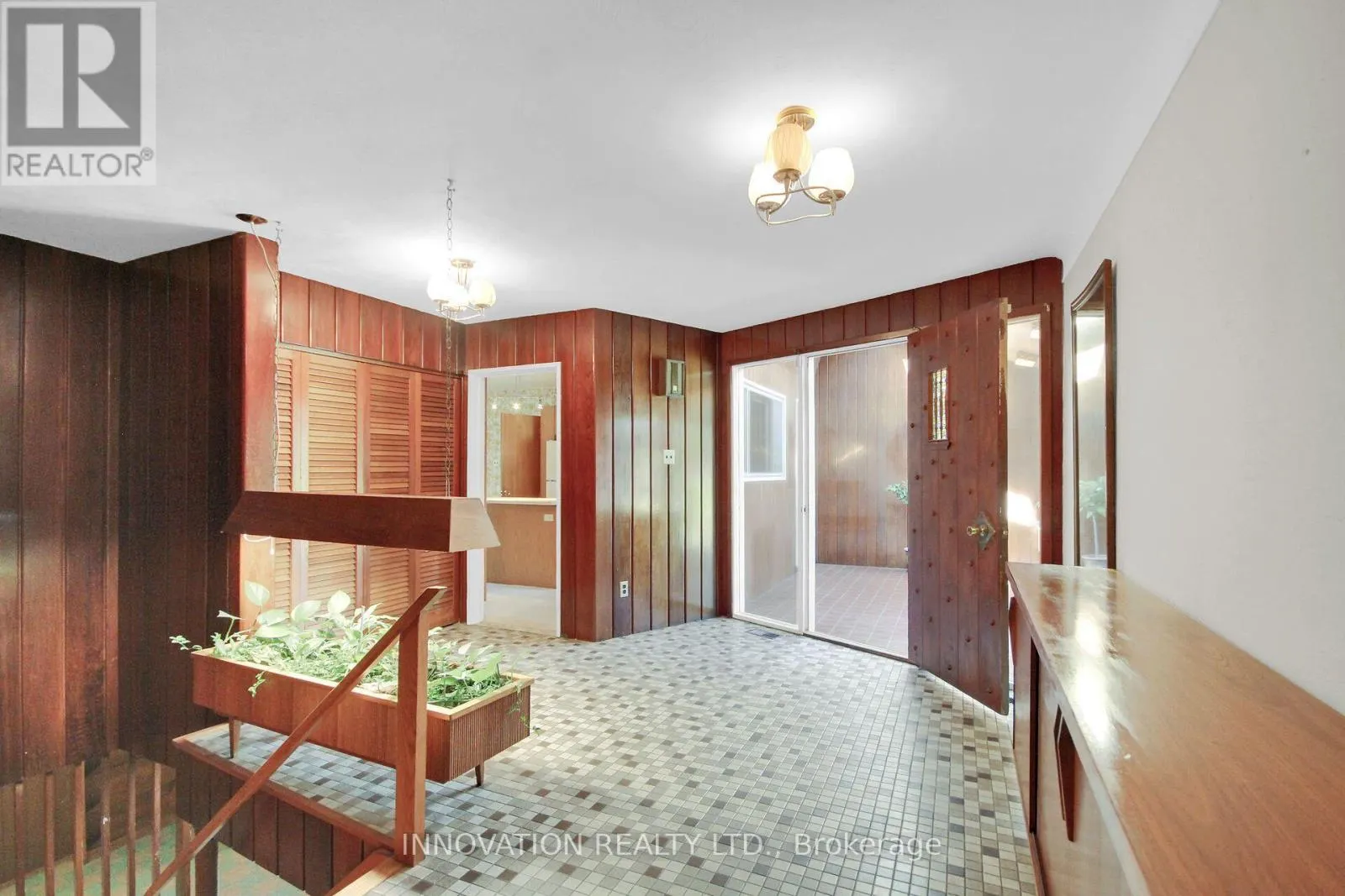 1136 CASTLE HILL CRESCENT