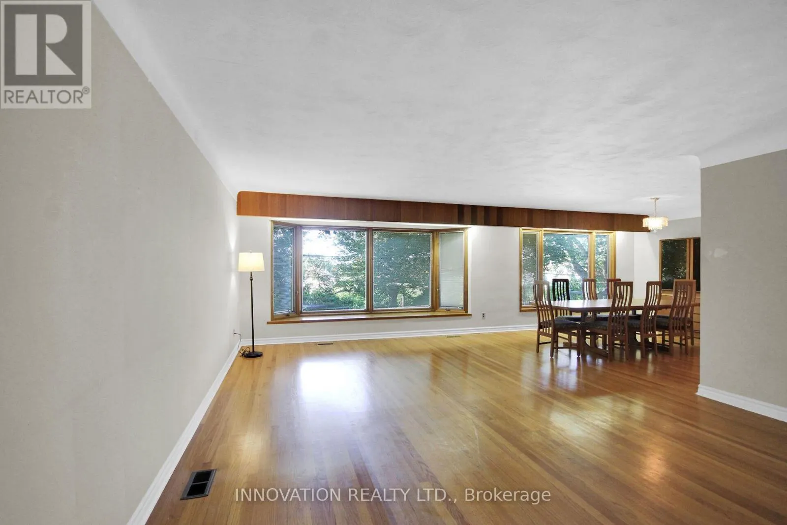 1136 CASTLE HILL CRESCENT