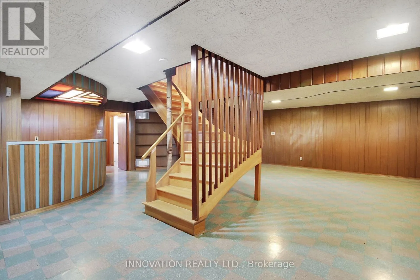 1136 CASTLE HILL CRESCENT