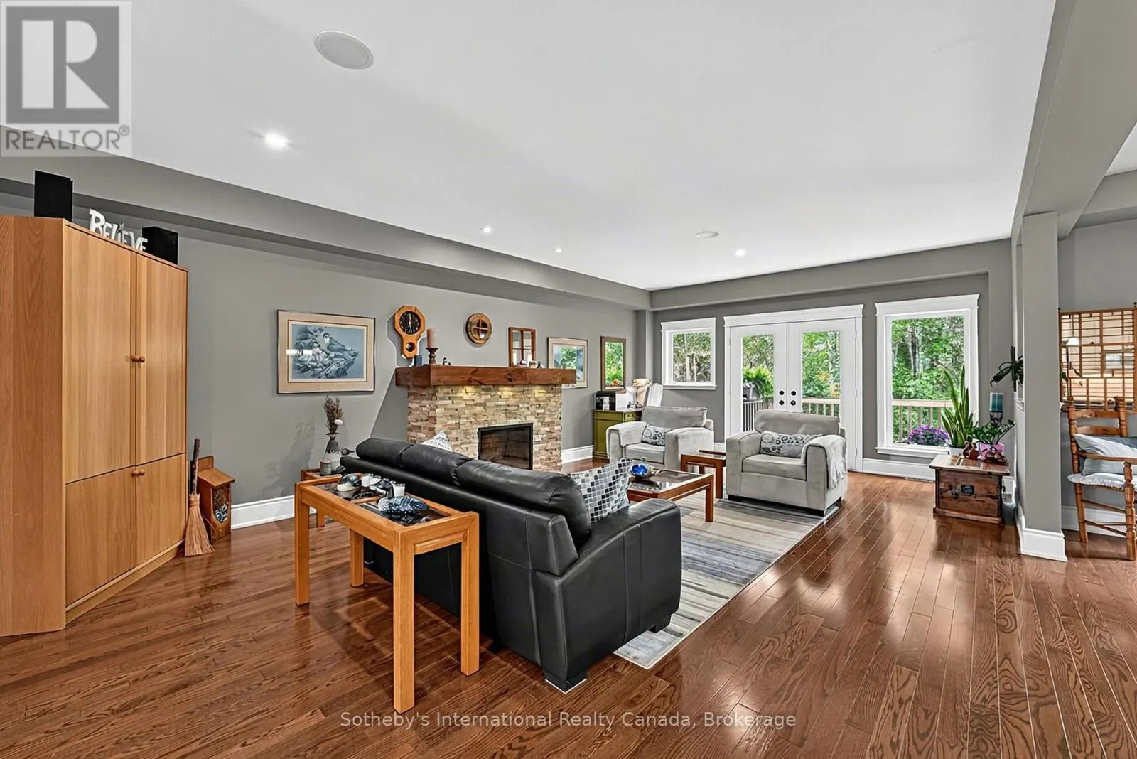 9 MEADOWBROOK LANE