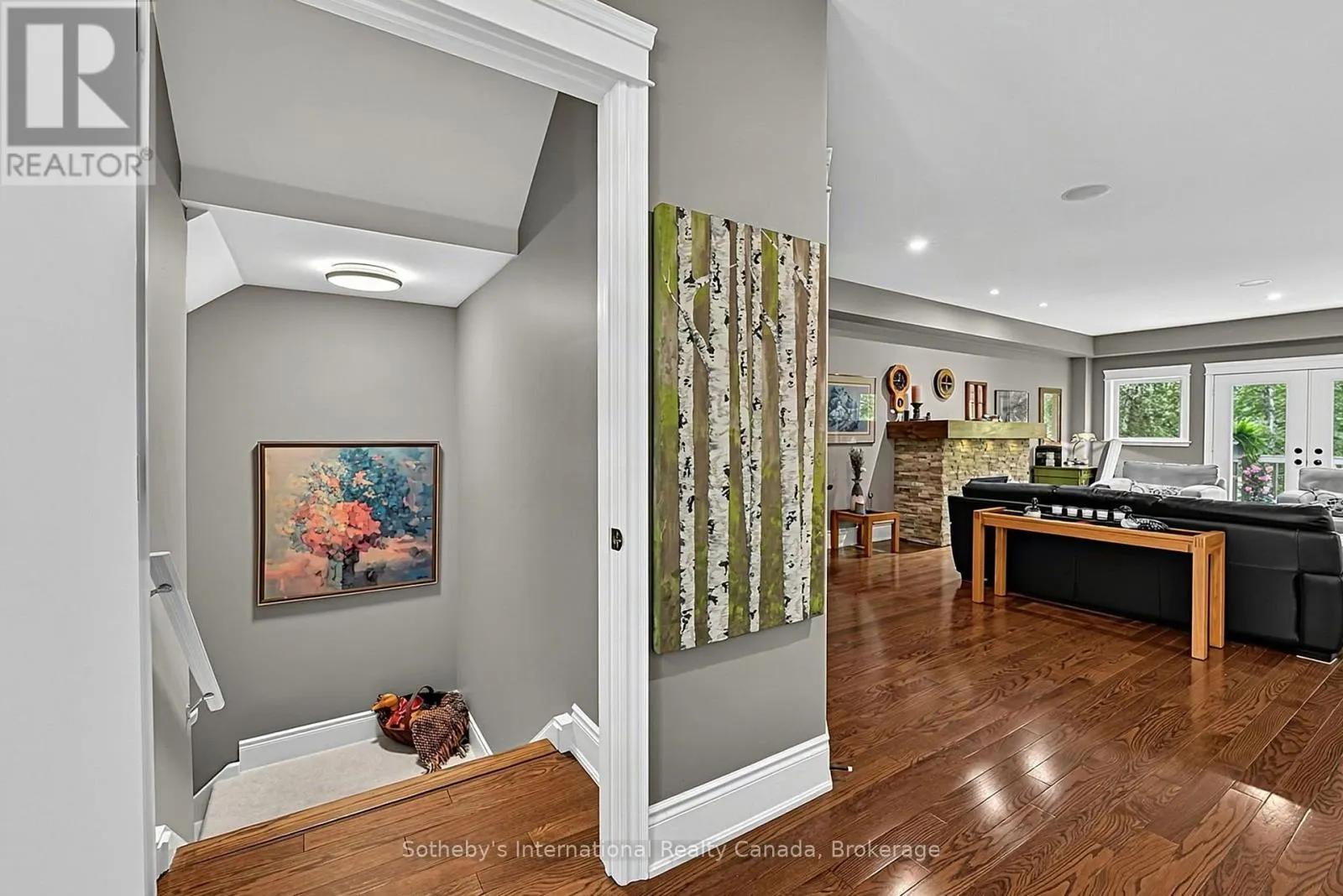 9 MEADOWBROOK LANE