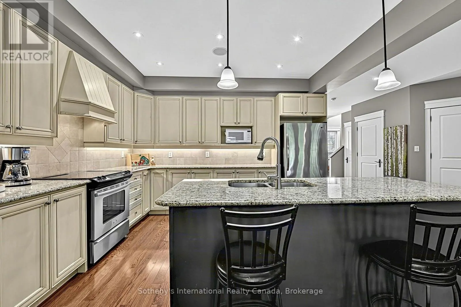 9 MEADOWBROOK LANE