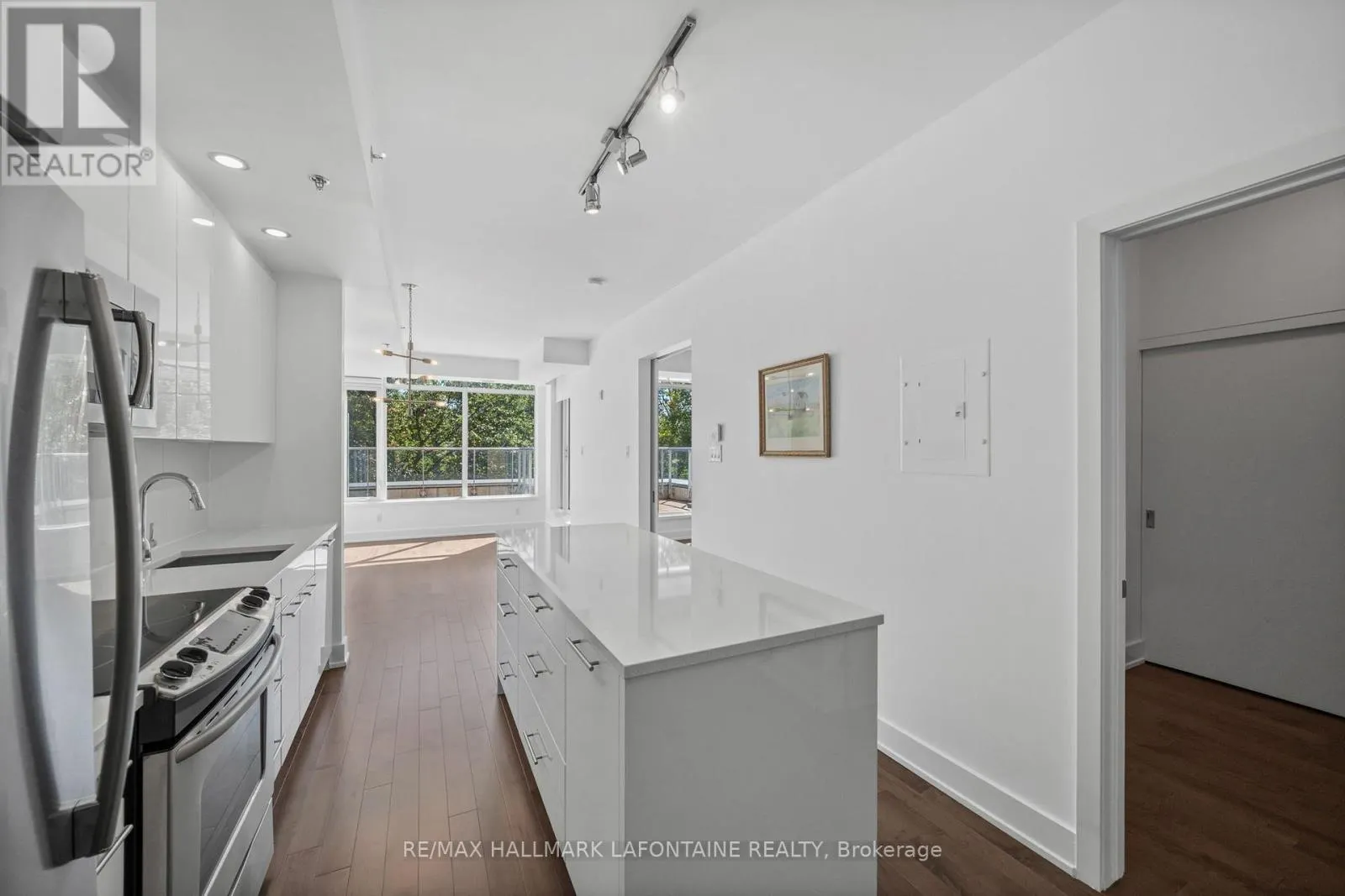 204 - 88 RICHMOND ROAD