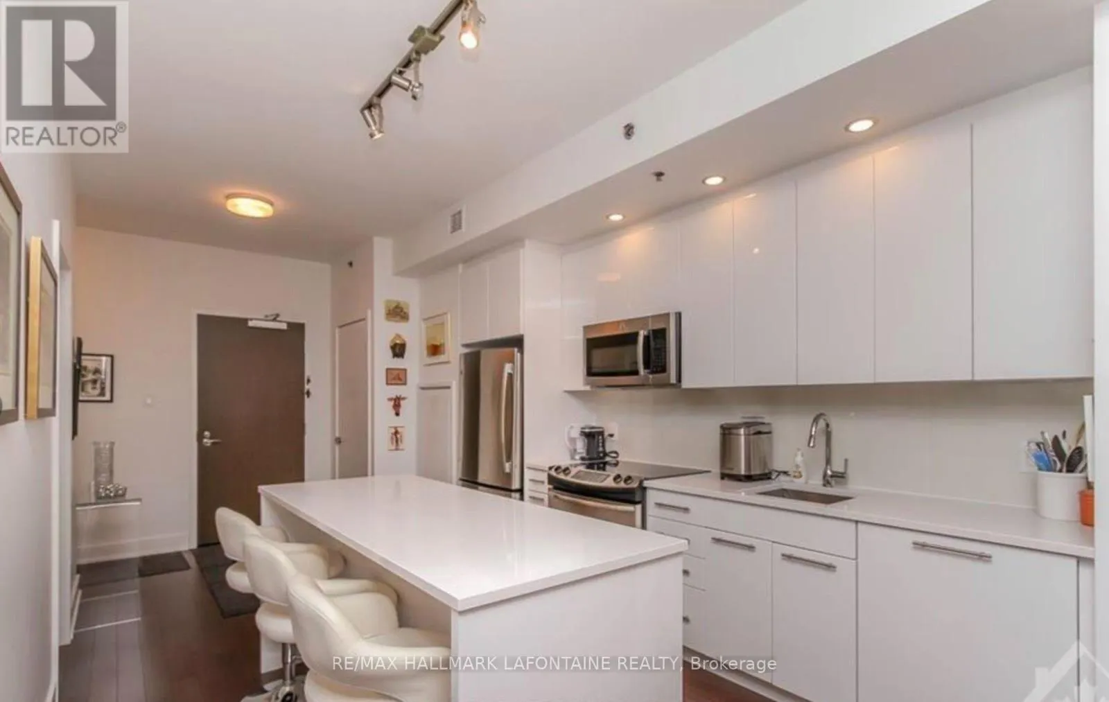 204 - 88 RICHMOND ROAD