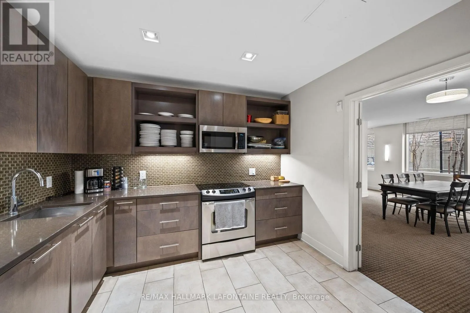 204 - 88 RICHMOND ROAD
