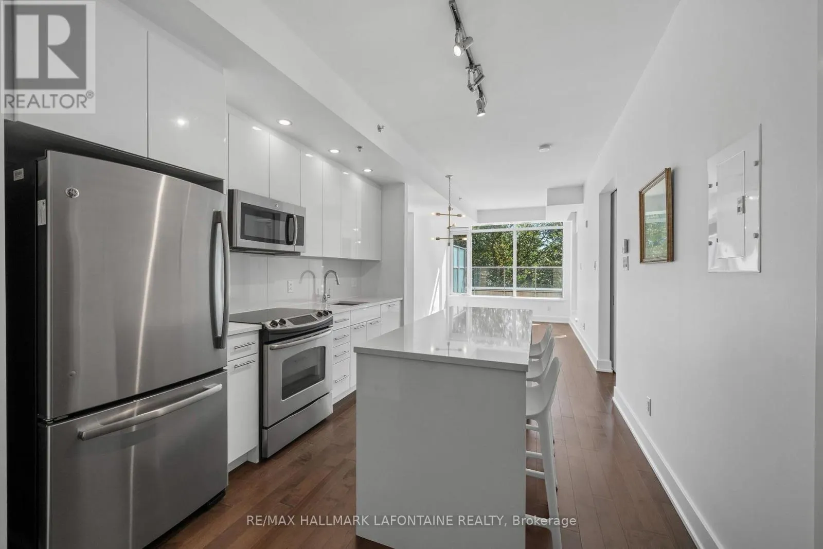 204 - 88 RICHMOND ROAD
