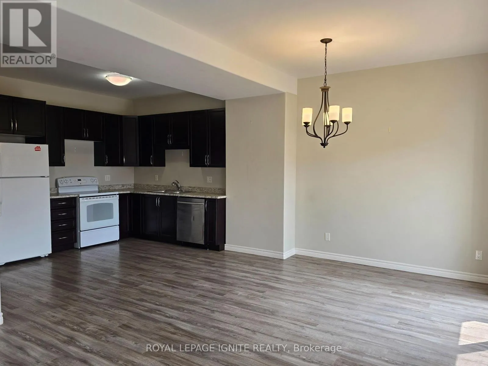 52 COTTONWOOD DRIVE