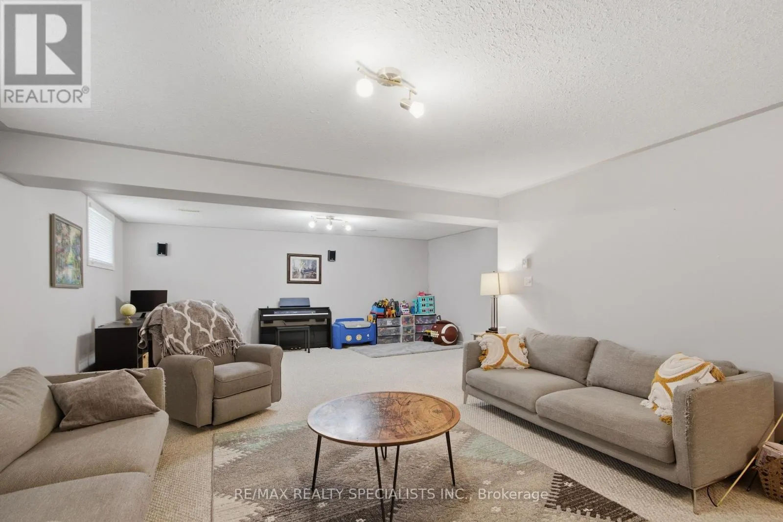 20 STONEGATE CRESCENT
